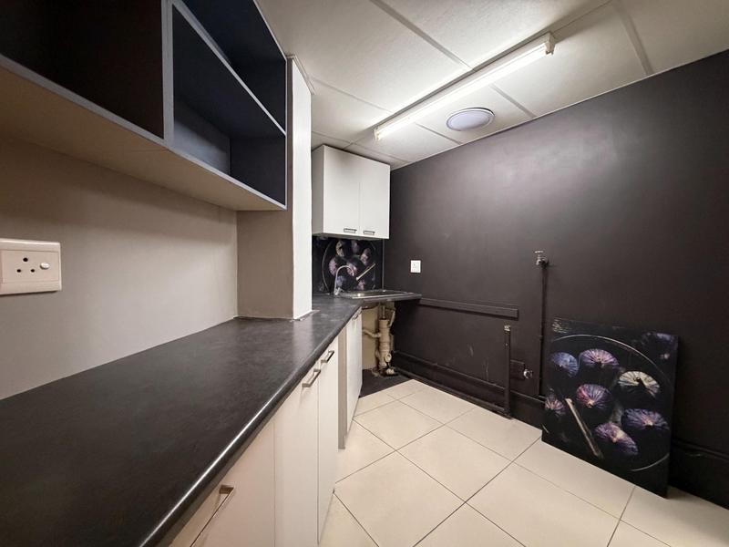 To Let Commercial Property for Rent in Humewood Eastern Cape